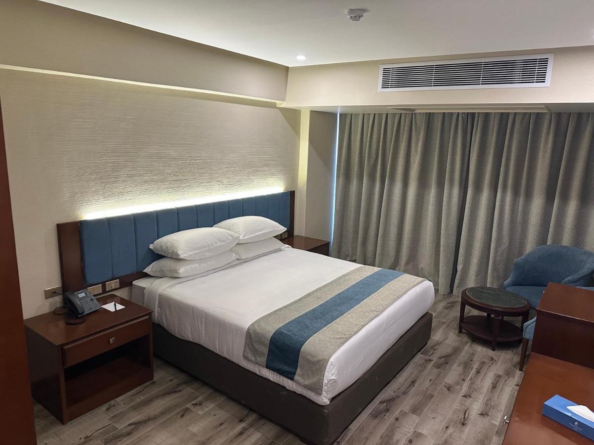 Pyramids Hotel Cairo