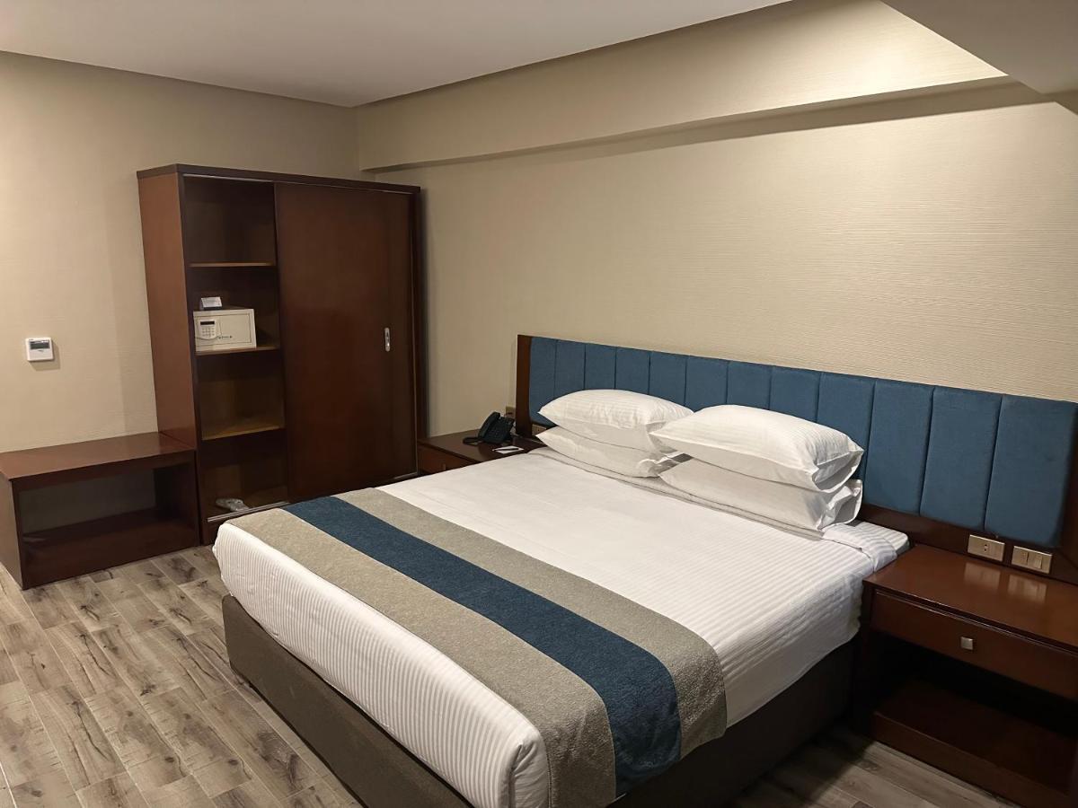 Pyramids Hotel Cairo